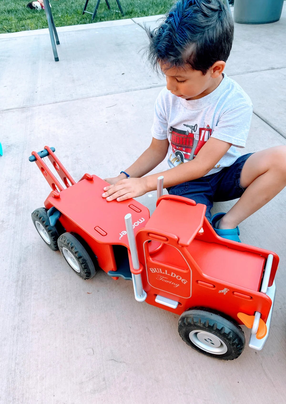 Mack truck red